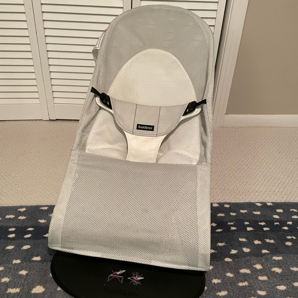 EUC BabyBjorn bouncer in grey mesh